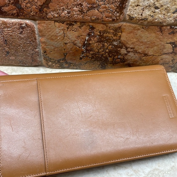 Levenger Fine Leather Tools Credit Card & Checkbook Wallet Organizer – Brown - Picture 13 of 14